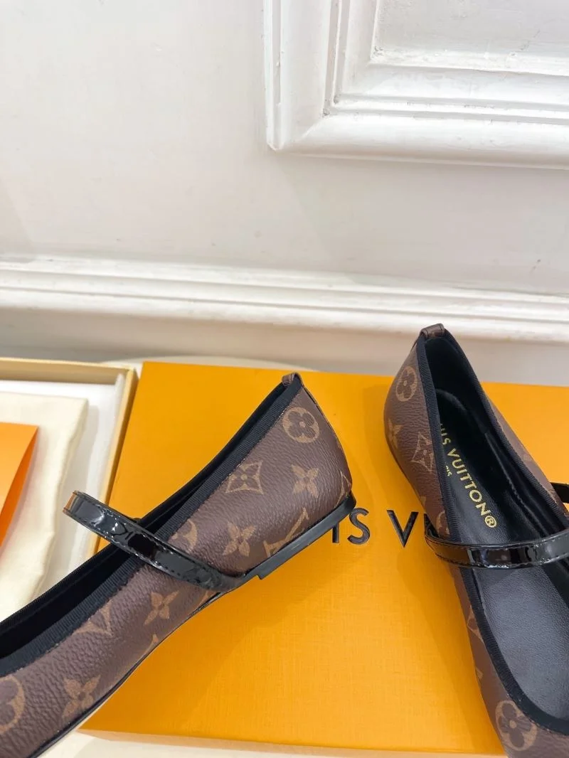 Flexible Louis Vuitton Flat Shoes 32393