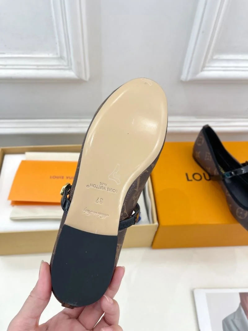 Flexible Louis Vuitton Flat Shoes 32393