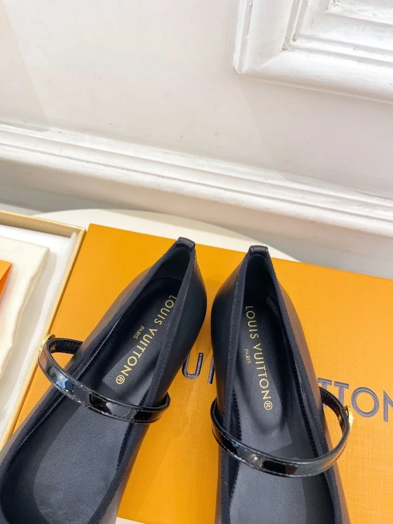 Louis Vuitton Flat Shoes Breathable 32382