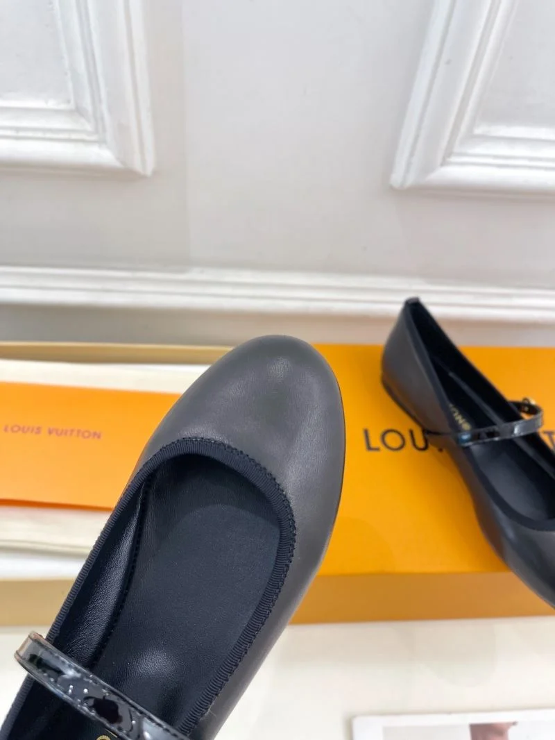 Louis Vuitton Flat Shoes Breathable 32382