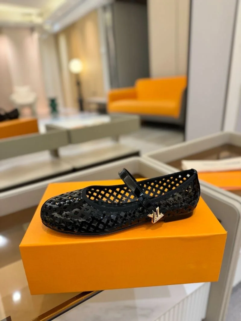 Louis Vuitton Flat Shoes Trendsetting 32008