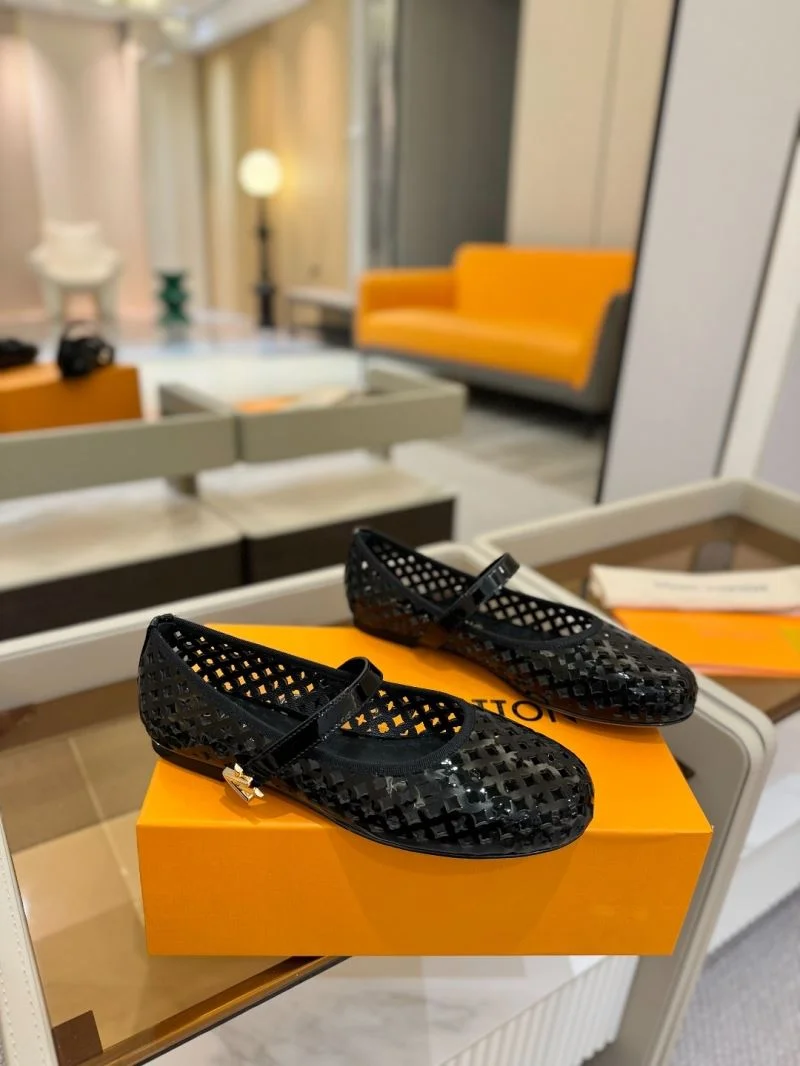 Louis Vuitton Flat Shoes Trendsetting 32008