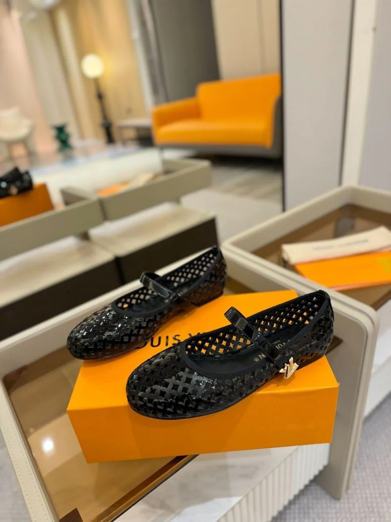 Louis Vuitton Flat Shoes Trendsetting 32008