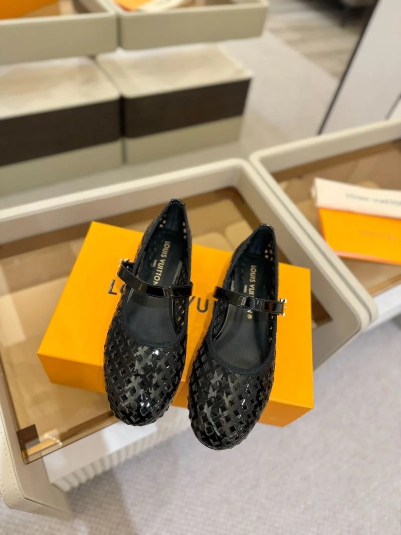 Louis Vuitton Flat Shoes Trendsetting 32008