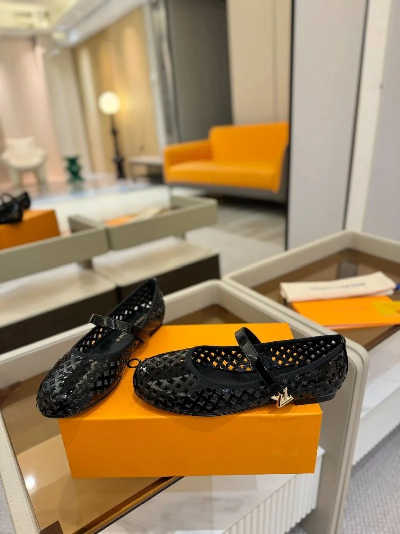 Louis Vuitton Flat Shoes Trendsetting 32008