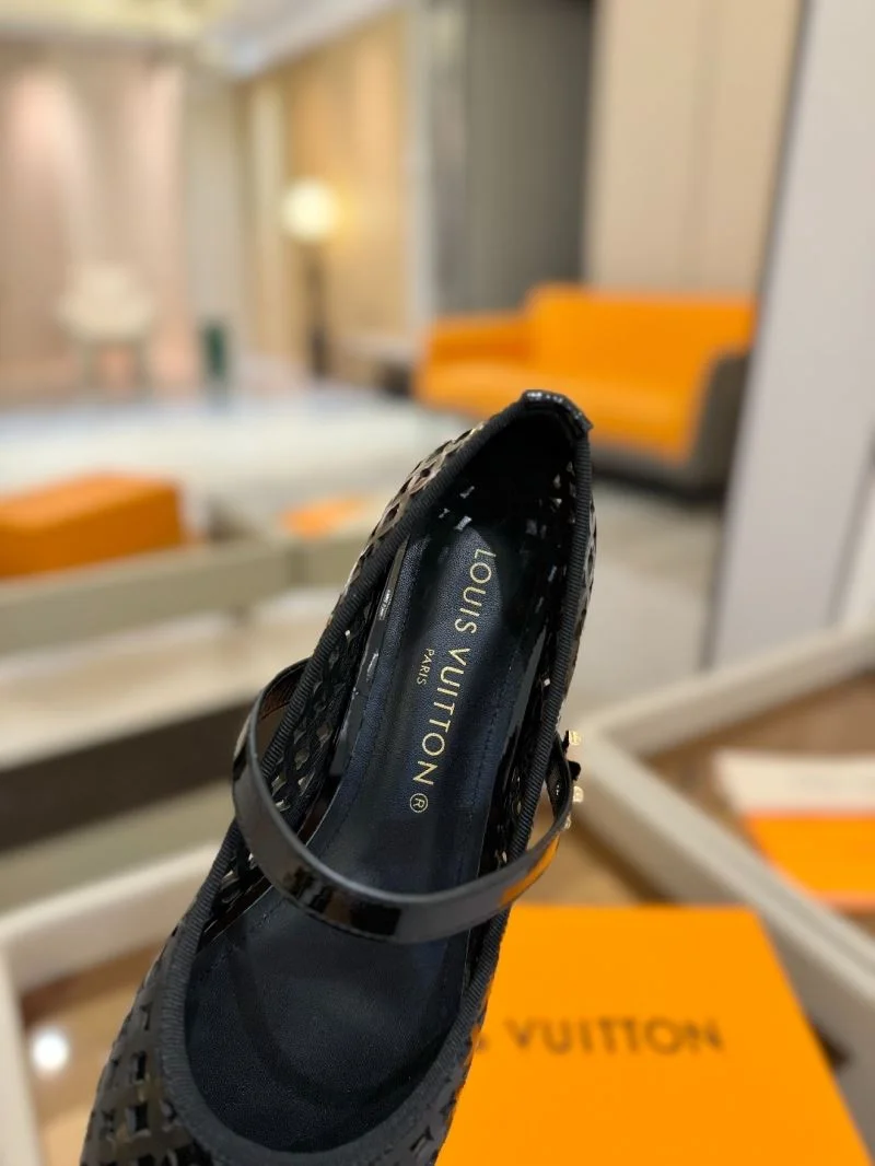 Louis Vuitton Flat Shoes Trendsetting 32008