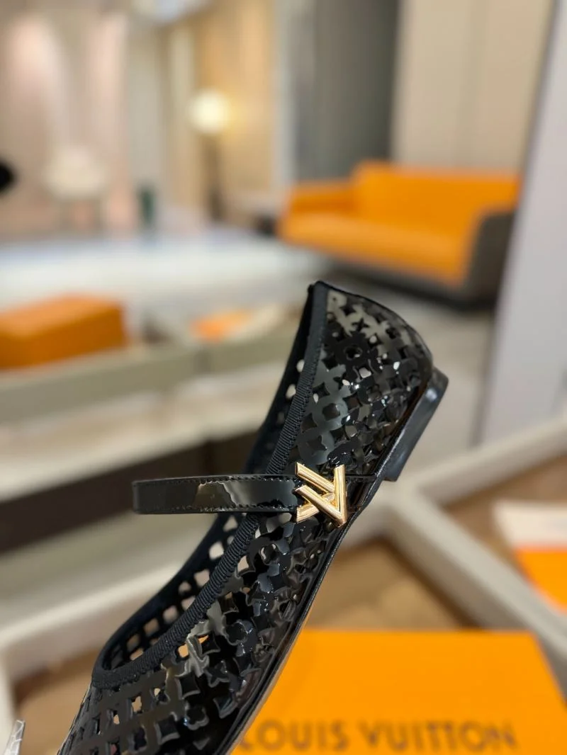 Louis Vuitton Flat Shoes Trendsetting 32008