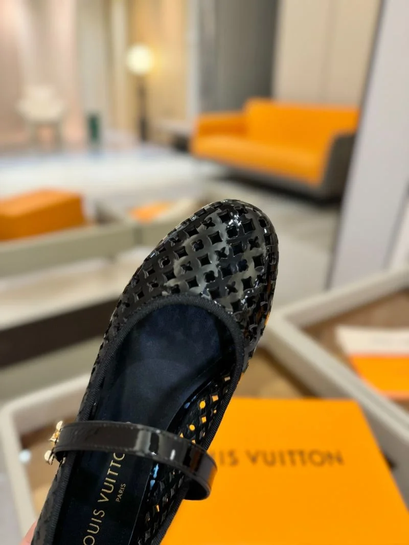 Louis Vuitton Flat Shoes Trendsetting 32008