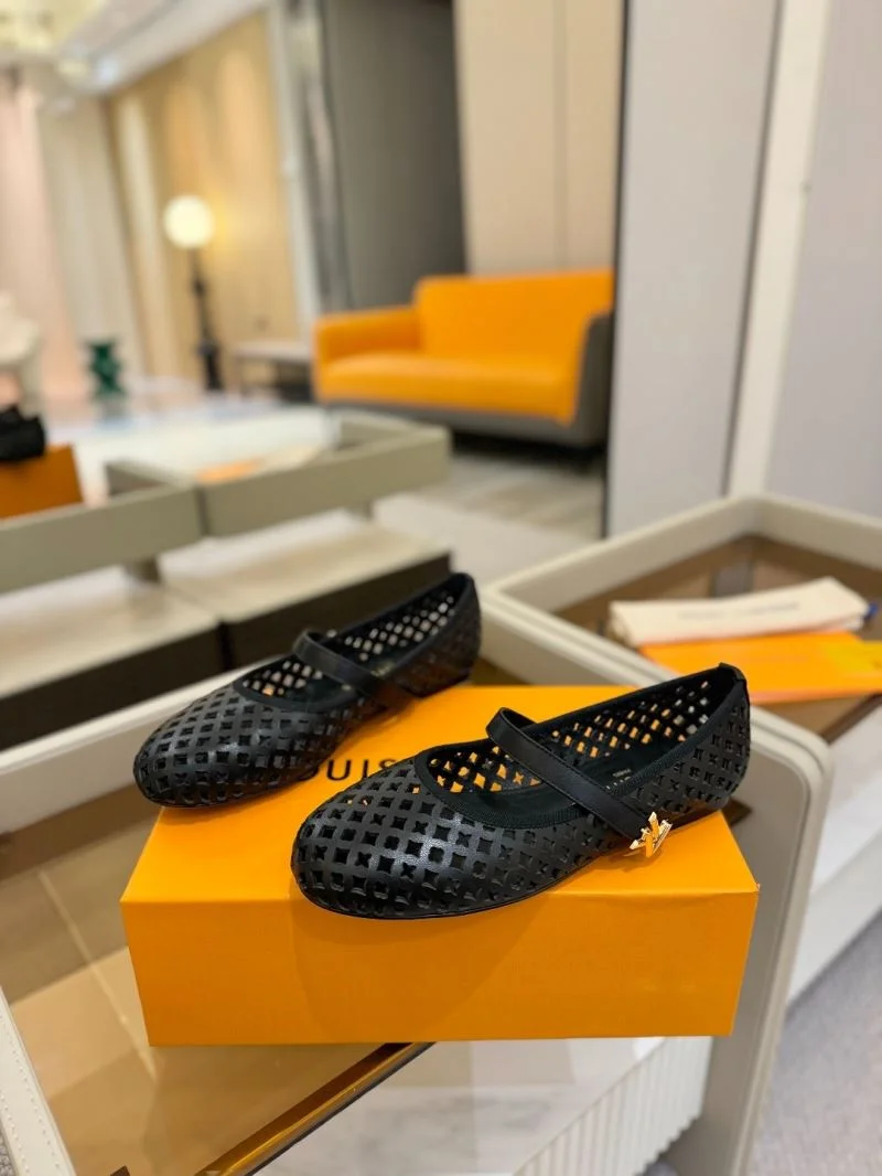 Durable Louis Vuitton Flat Shoes 32005