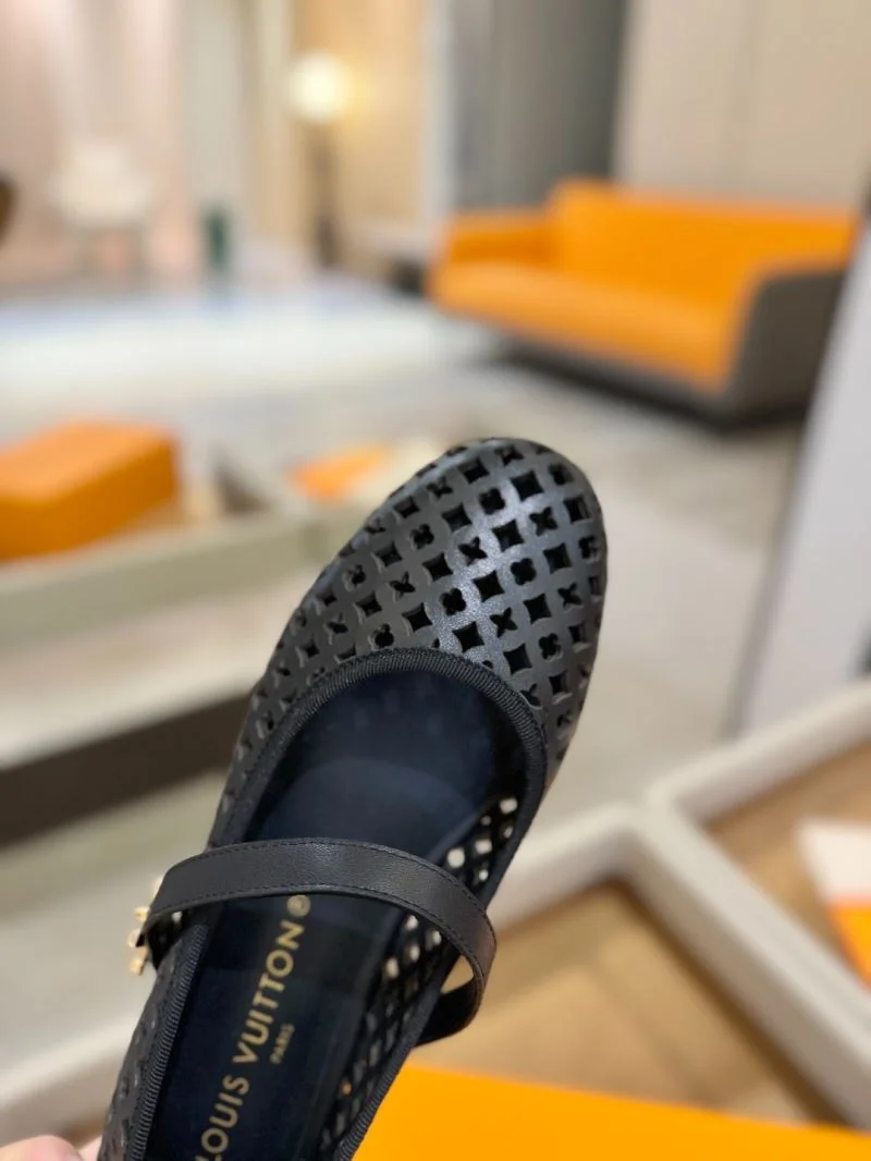 Durable Louis Vuitton Flat Shoes 32005
