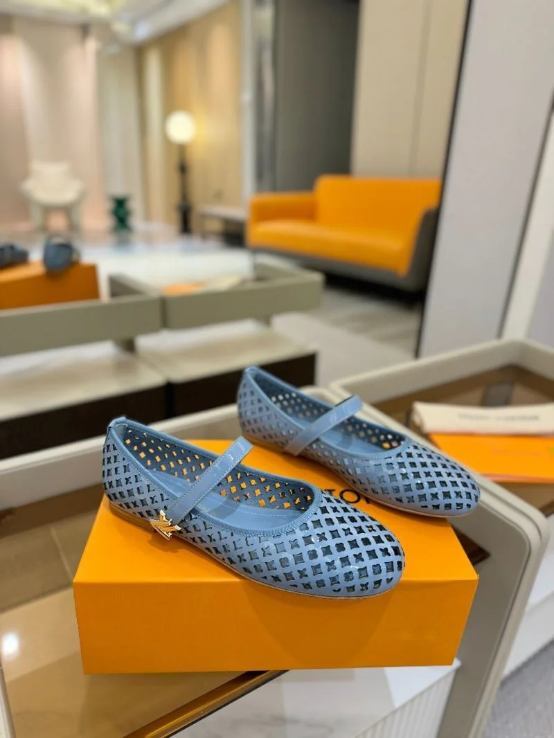 Effortless Louis Vuitton Flat Shoes 32002