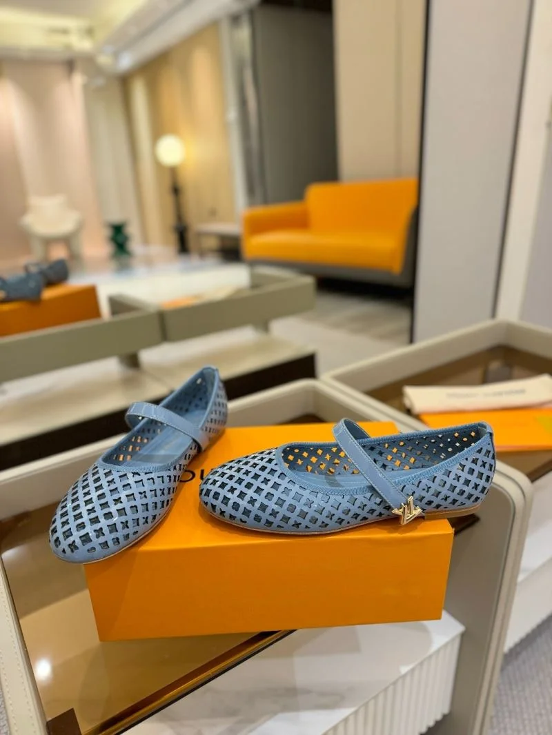 Effortless Louis Vuitton Flat Shoes 32002