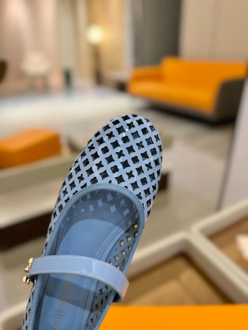 Effortless Louis Vuitton Flat Shoes 32002