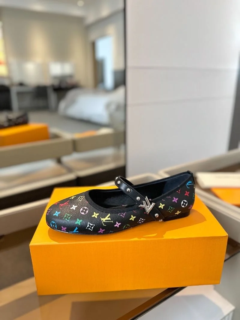 OnTrend Louis Vuitton Flat Shoes 32001