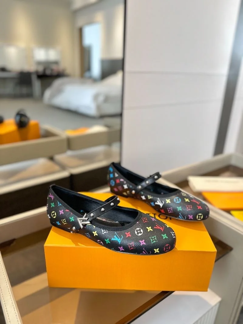 OnTrend Louis Vuitton Flat Shoes 32001