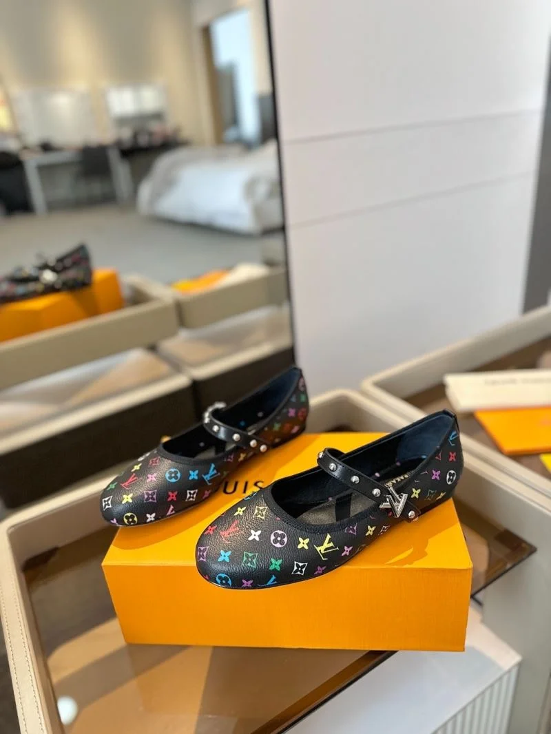 OnTrend Louis Vuitton Flat Shoes 32001