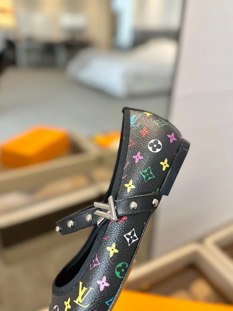 OnTrend Louis Vuitton Flat Shoes 32001