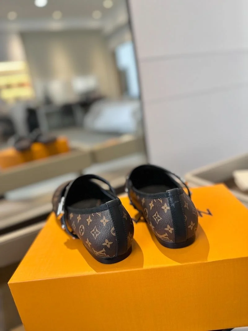Stretchable Louis Vuitton Flat Shoes 32003