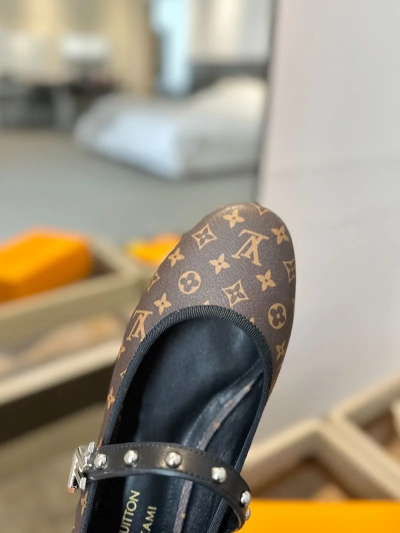 Stretchable Louis Vuitton Flat Shoes 32003