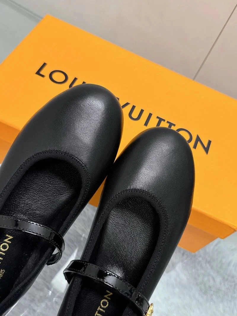 Louis Vuitton Flat Shoes HighPerformance 31999