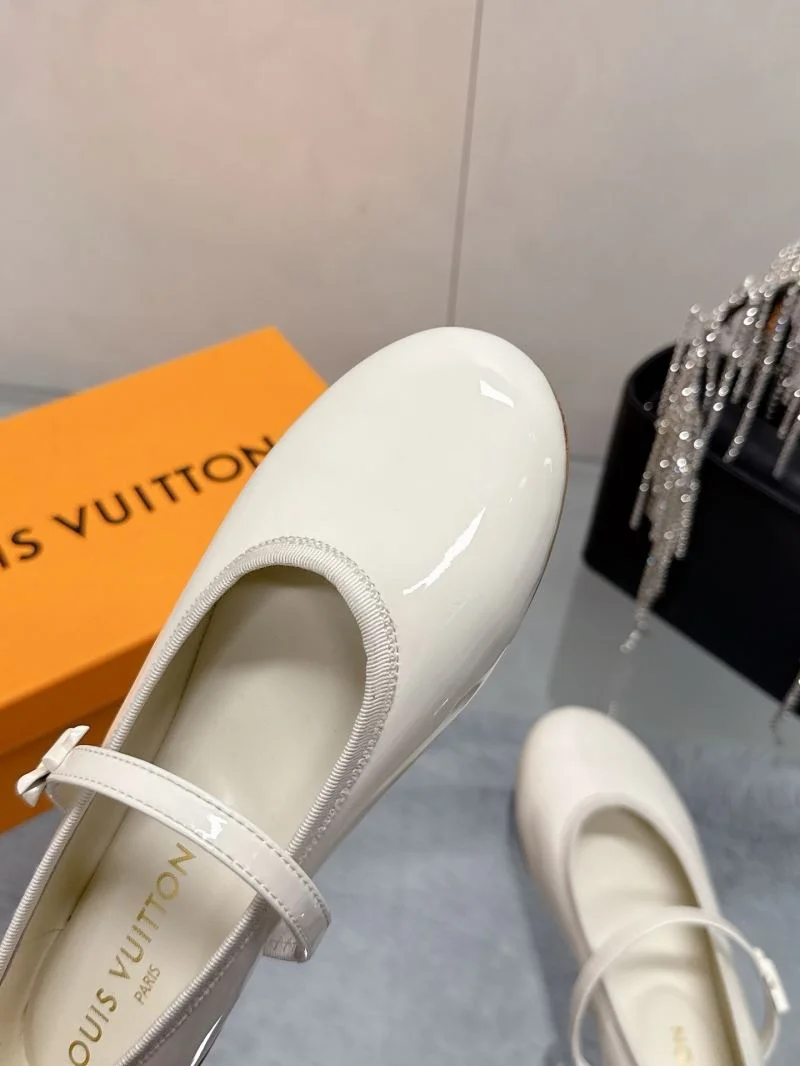 Affordable Louis Vuitton Flat Shoes 31991
