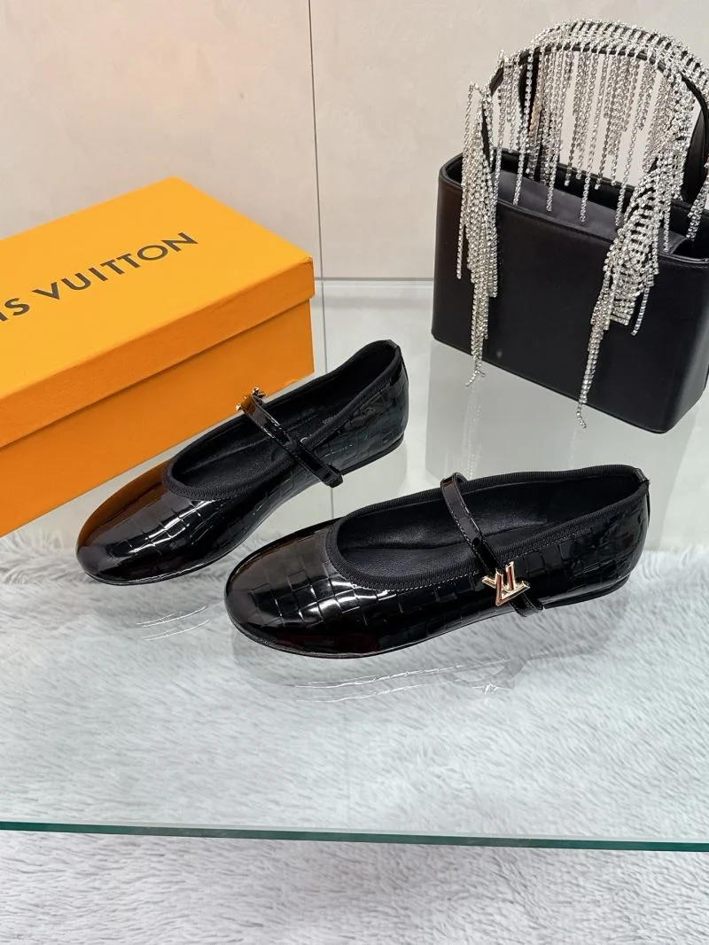 Contemporary Louis Vuitton Flat Shoes 31981