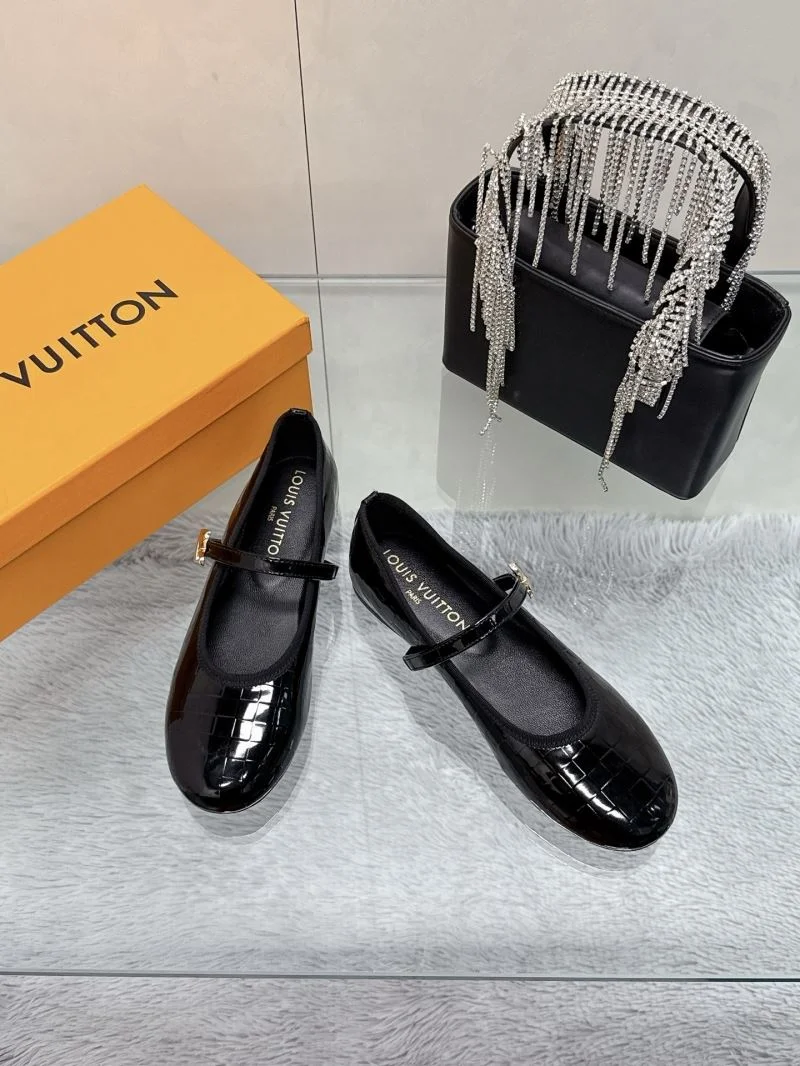 Contemporary Louis Vuitton Flat Shoes 31981