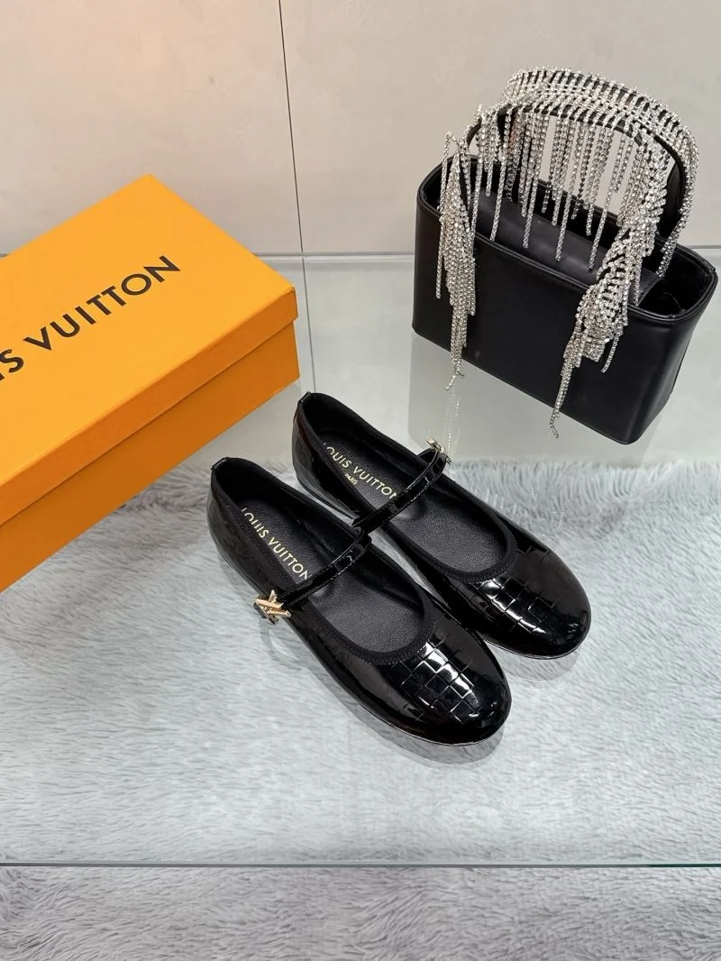 Contemporary Louis Vuitton Flat Shoes 31981