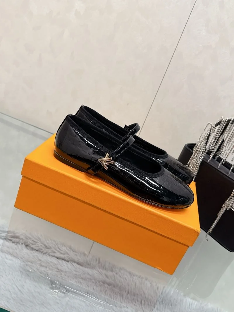 Contemporary Louis Vuitton Flat Shoes 31981