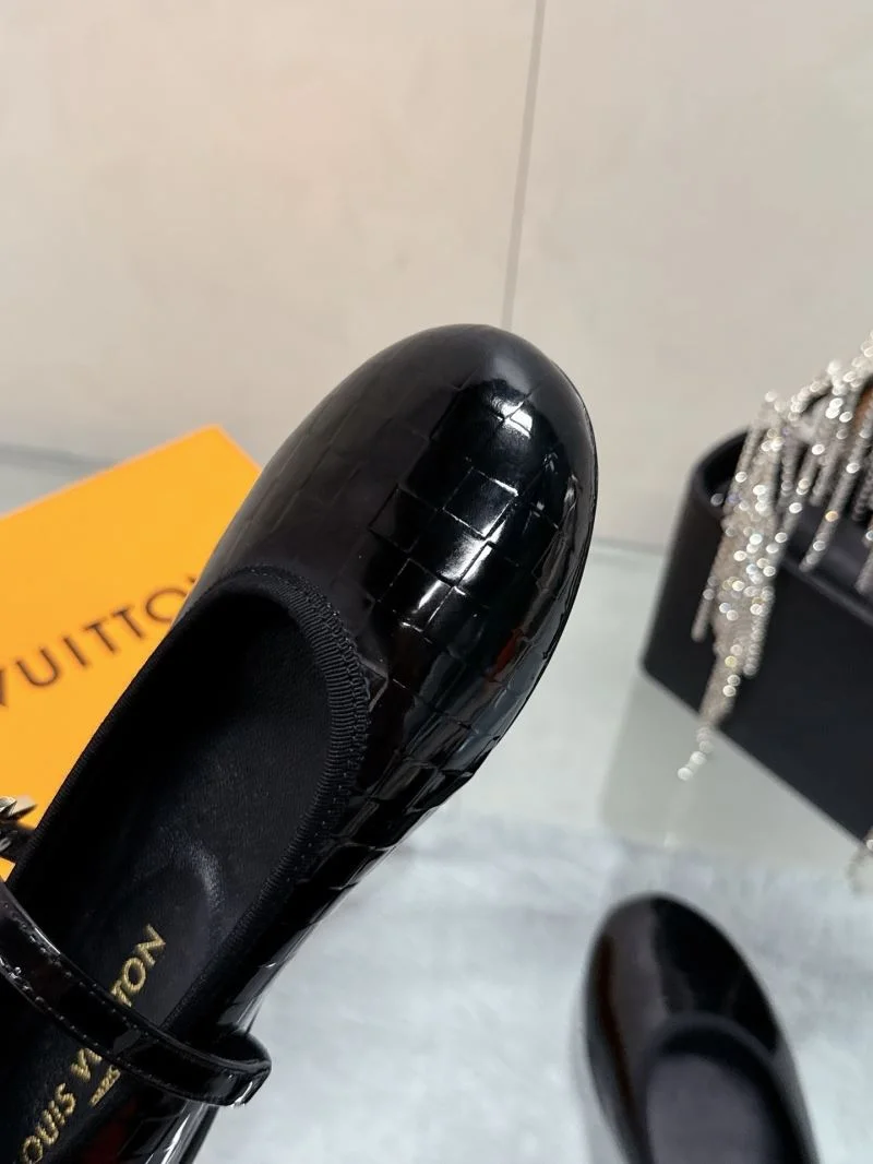 Contemporary Louis Vuitton Flat Shoes 31981