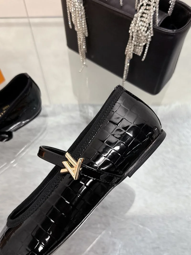 Contemporary Louis Vuitton Flat Shoes 31981