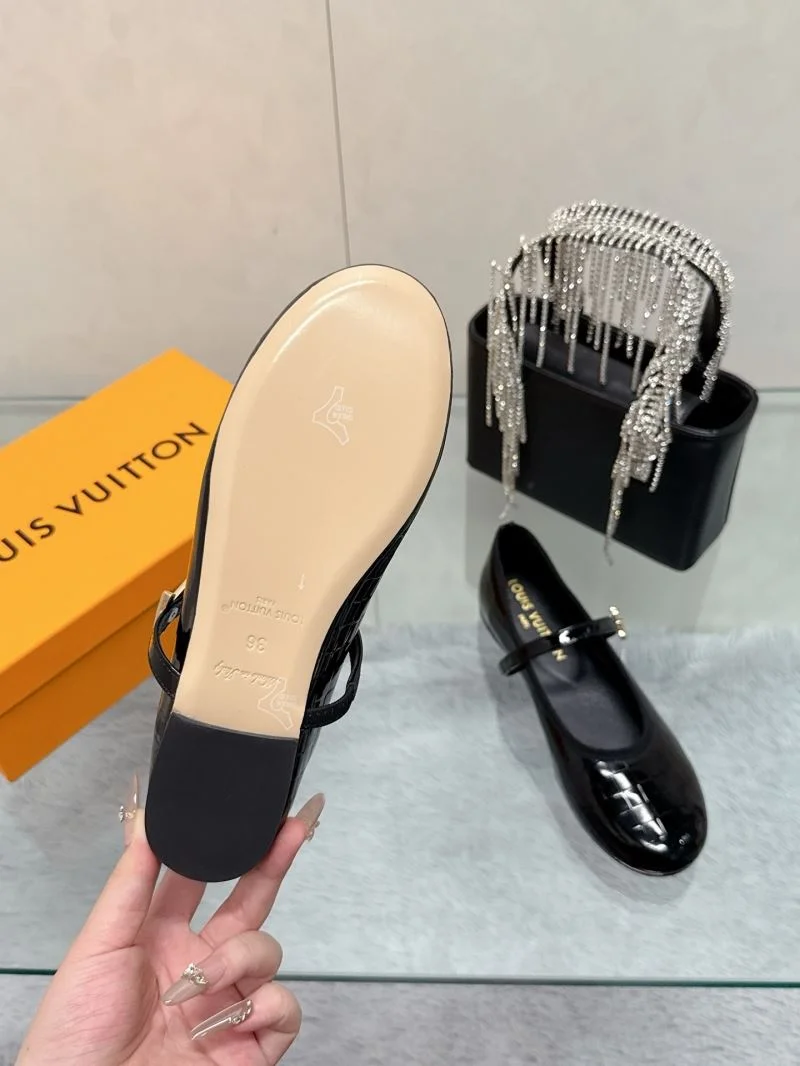Contemporary Louis Vuitton Flat Shoes 31981
