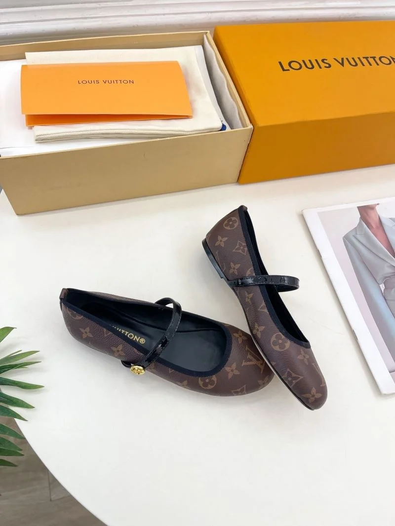 RelaxedFit Louis Vuitton Flat Shoes 31319