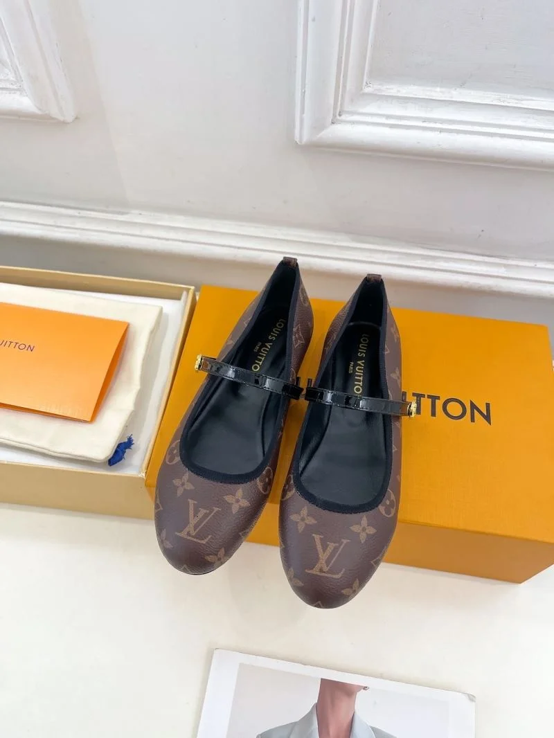 RelaxedFit Louis Vuitton Flat Shoes 31319