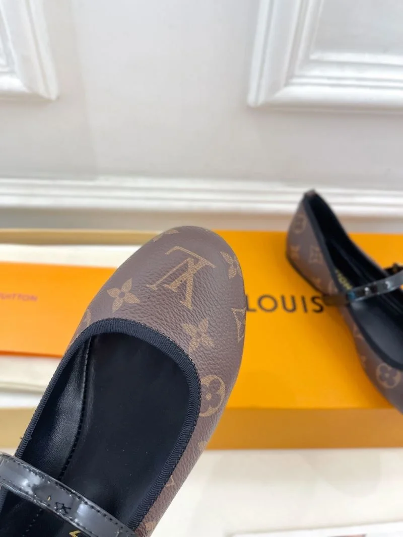 RelaxedFit Louis Vuitton Flat Shoes 31319