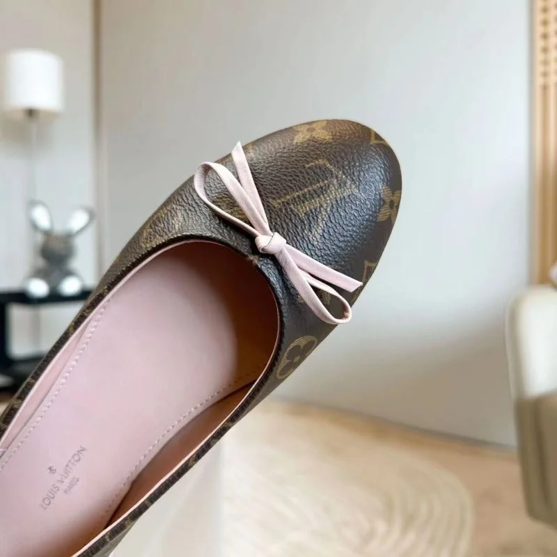 Louis Vuitton Flat Shoes Unique 31312