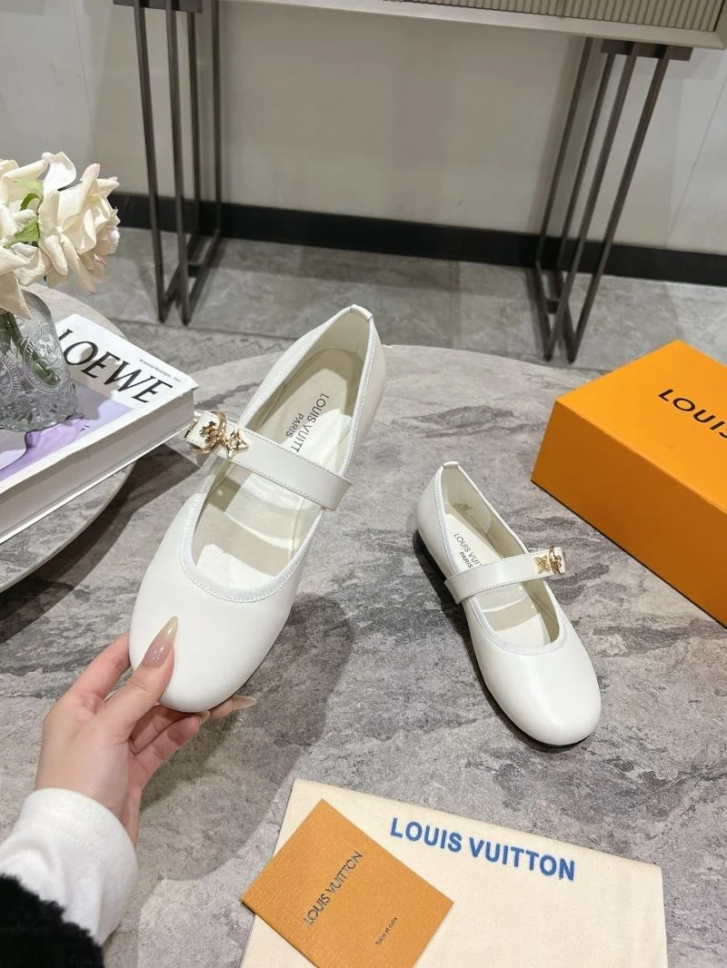 Louis Vuitton Flat Shoes Minimalist 31309