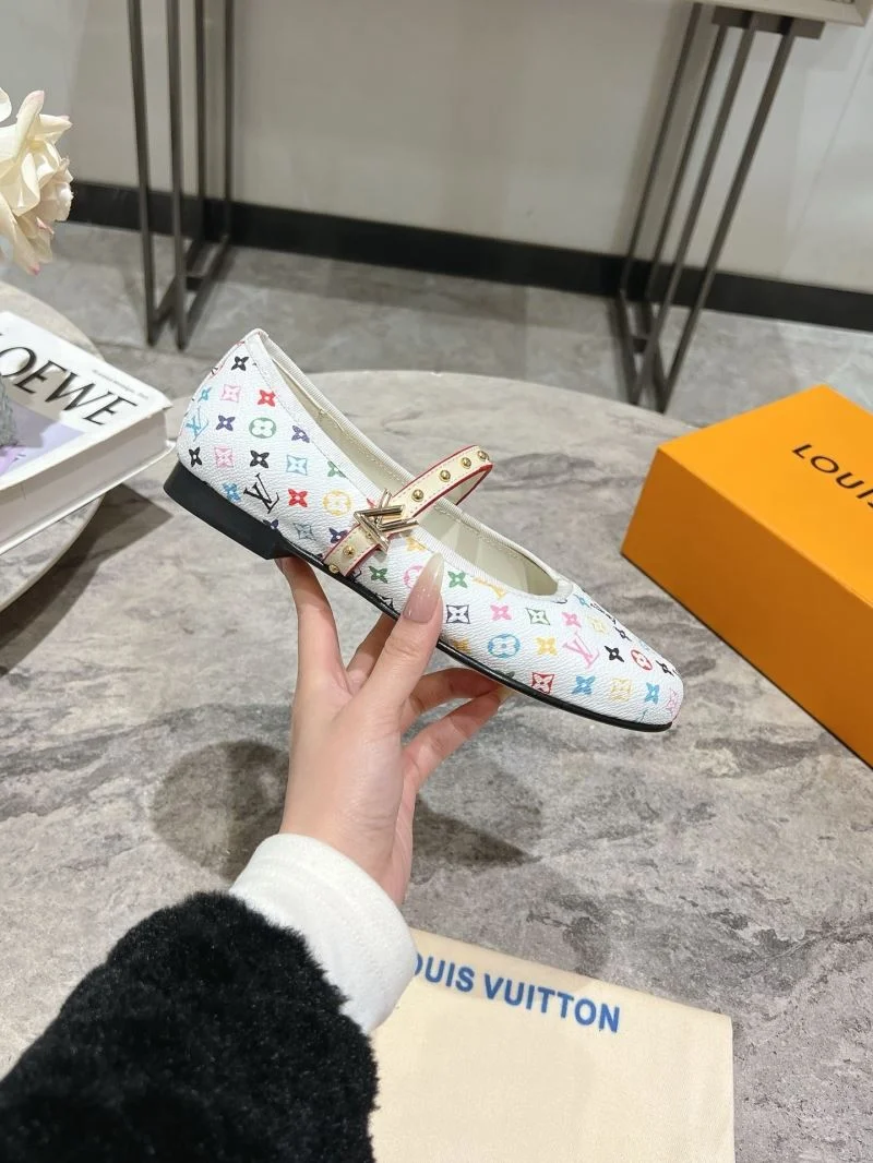 Minimalist Louis Vuitton Flat Shoes 31306
