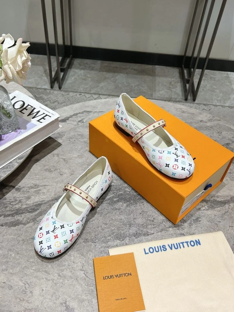 Minimalist Louis Vuitton Flat Shoes 31306