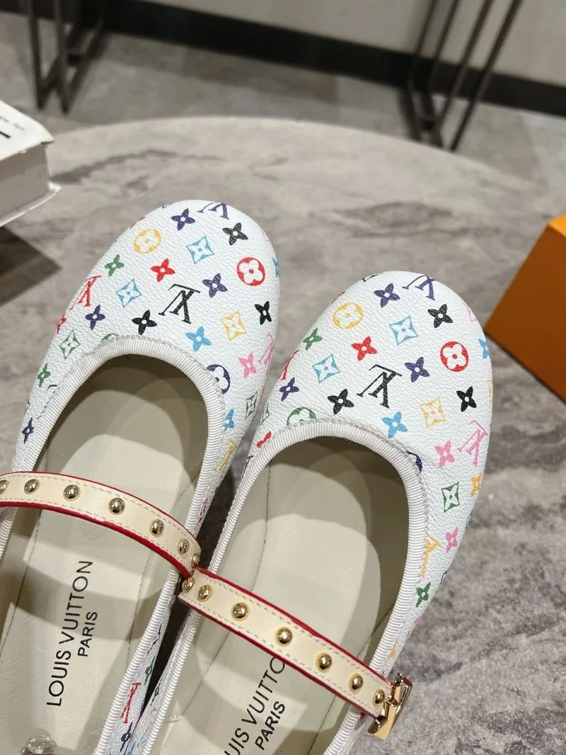 Minimalist Louis Vuitton Flat Shoes 31306
