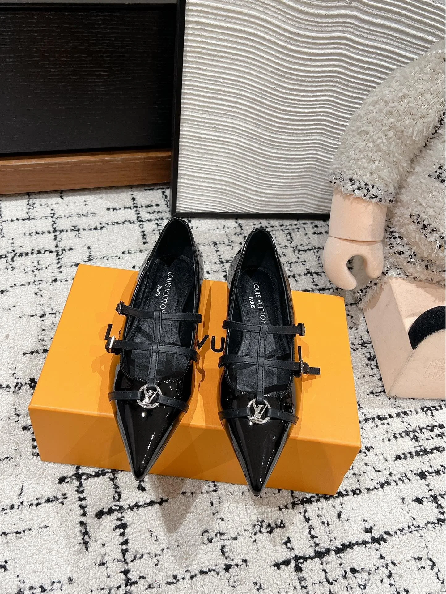 Louis Vuitton Flat Shoes Lightweight 31303