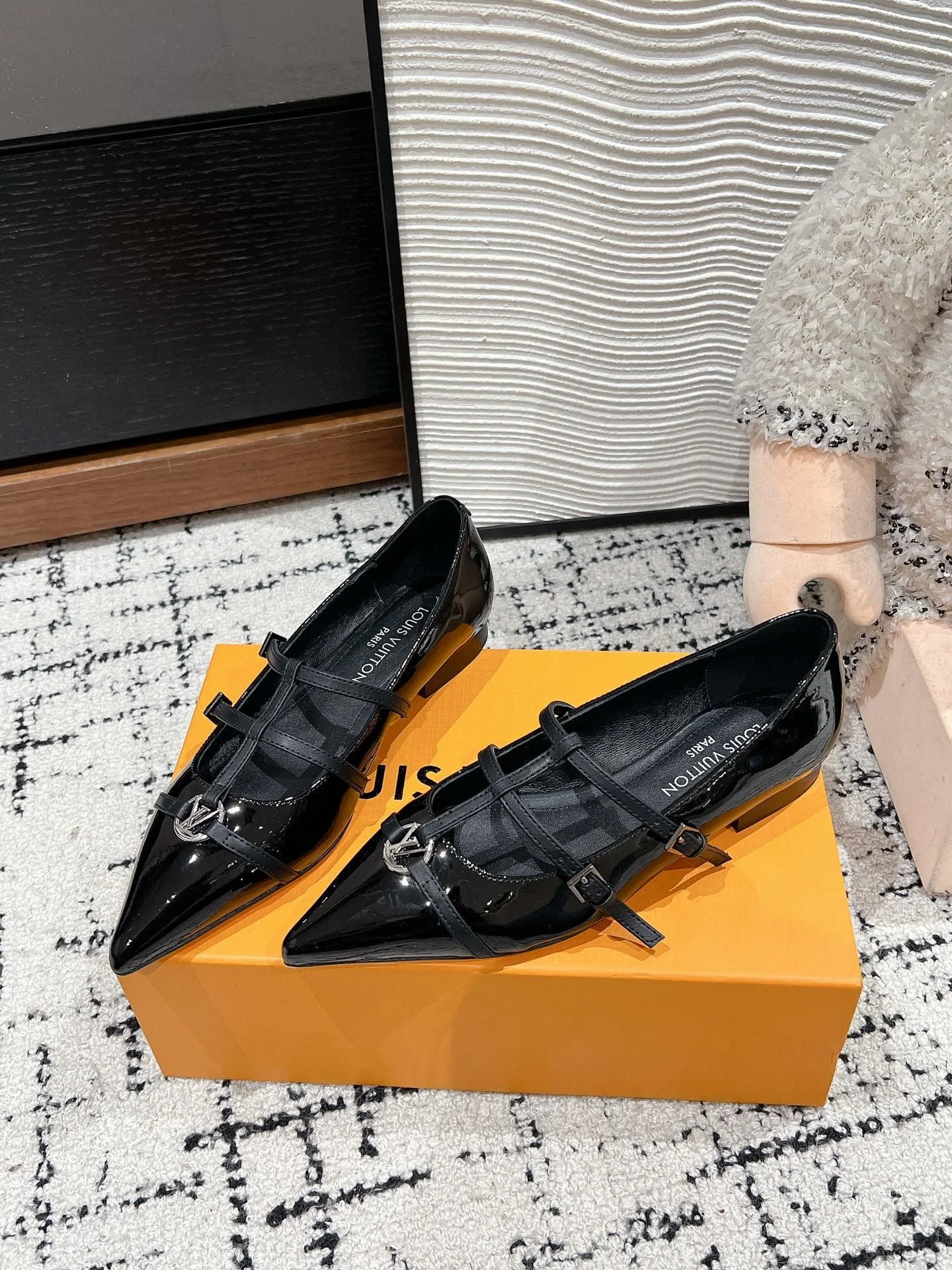 Louis Vuitton Flat Shoes Lightweight 31303