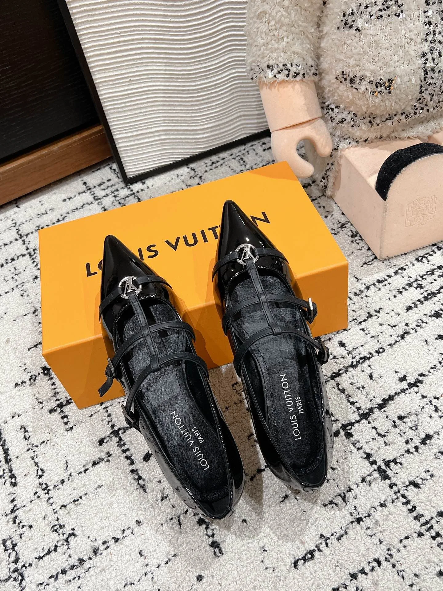 Louis Vuitton Flat Shoes Lightweight 31303