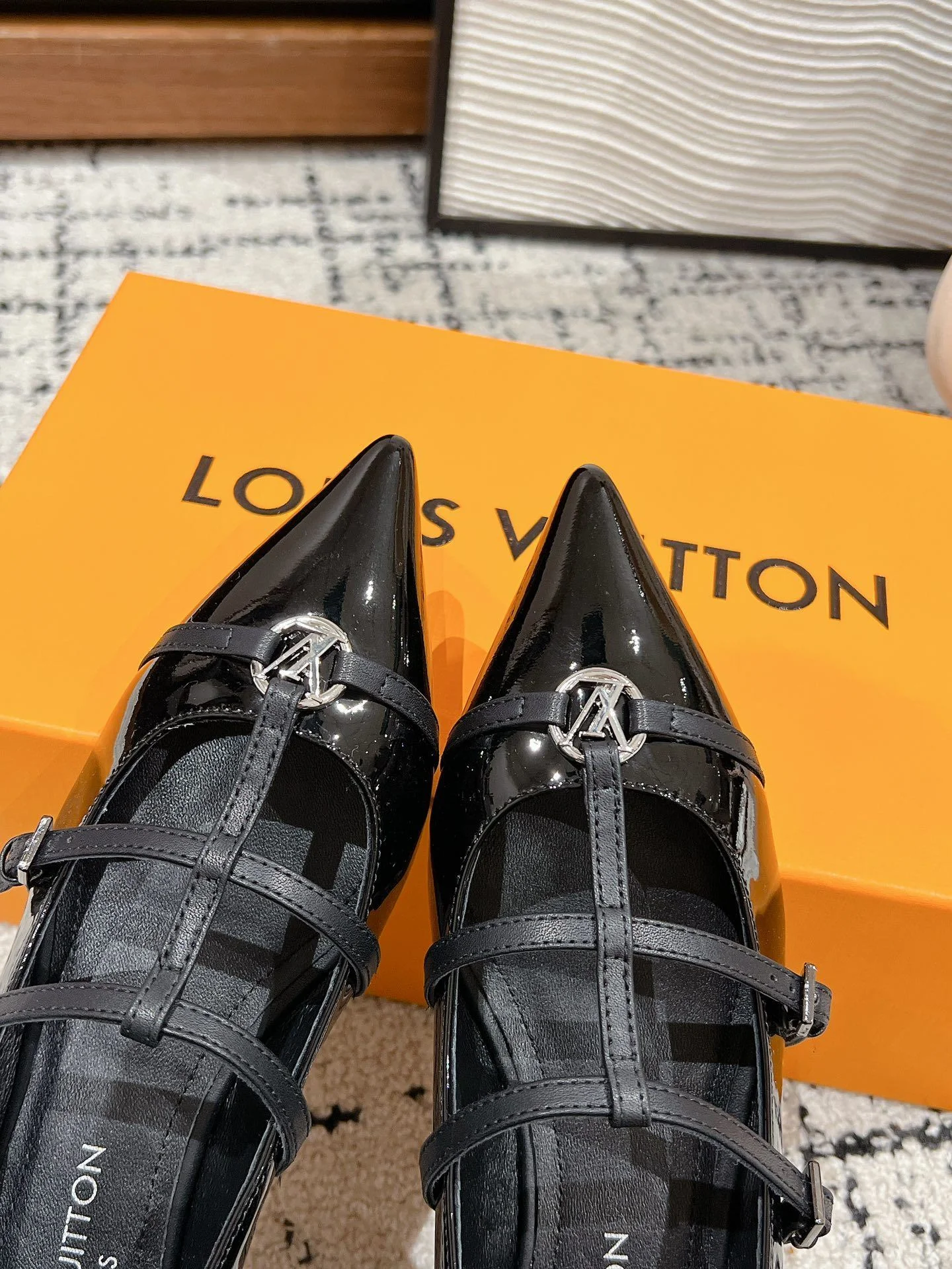 Louis Vuitton Flat Shoes Lightweight 31303