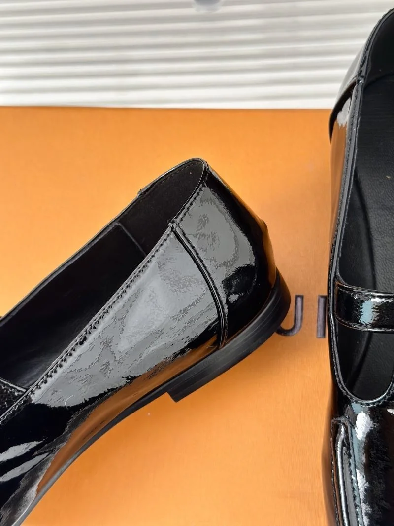 Practical Louis Vuitton Flat Shoes 31300