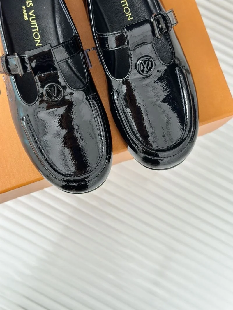 Practical Louis Vuitton Flat Shoes 31300