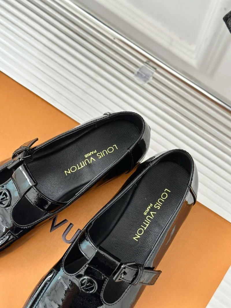 Practical Louis Vuitton Flat Shoes 31300