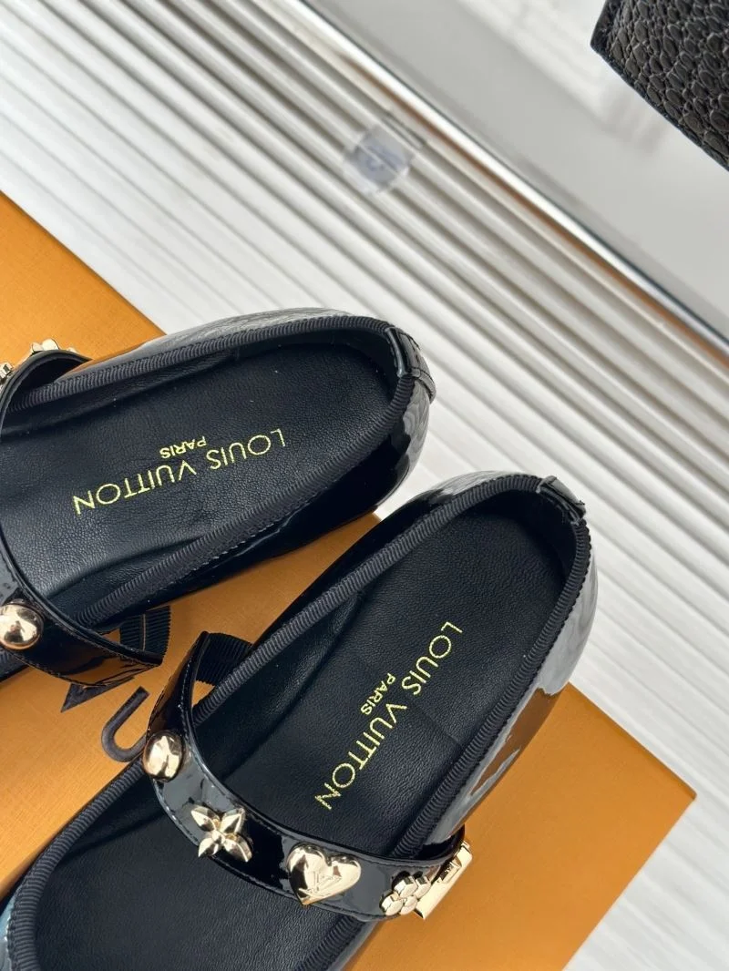 WeatherProof Louis Vuitton Flat Shoes 31299