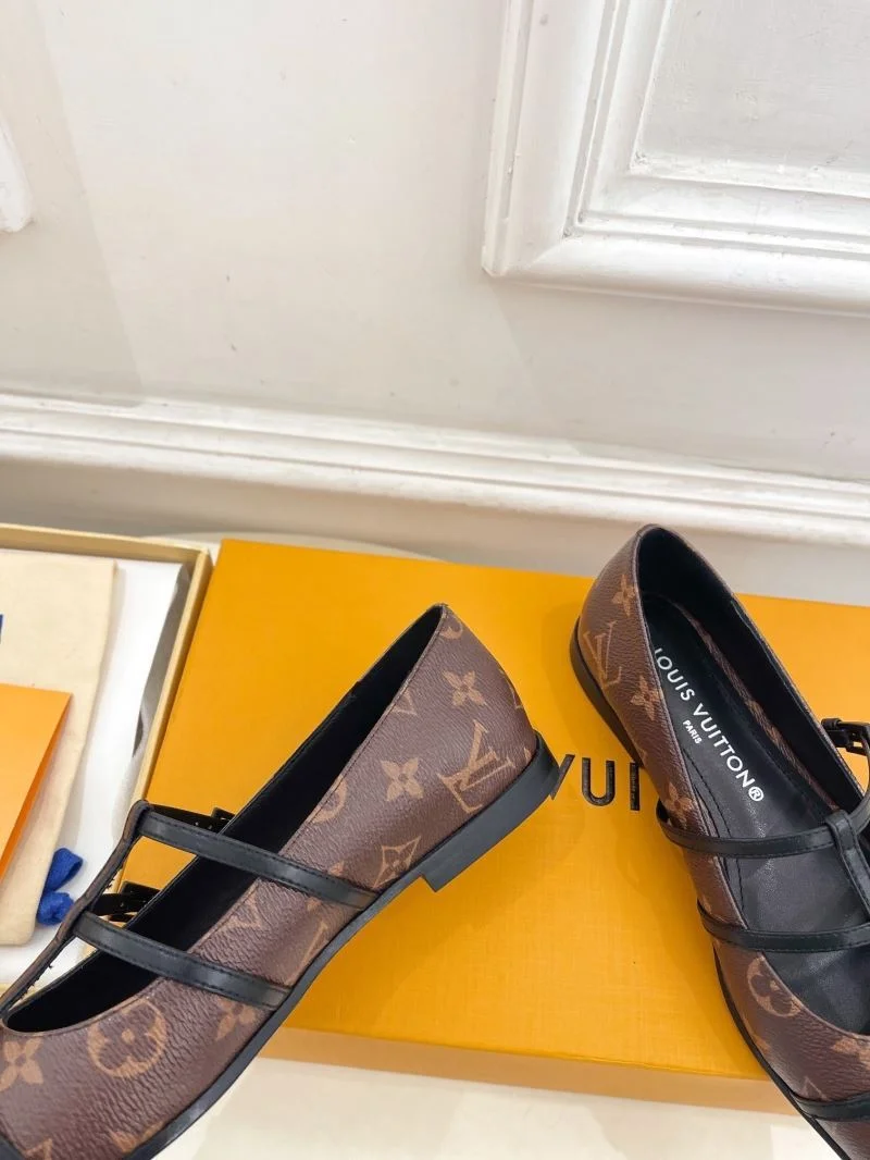 NewStyle Louis Vuitton Flat Shoes 31285