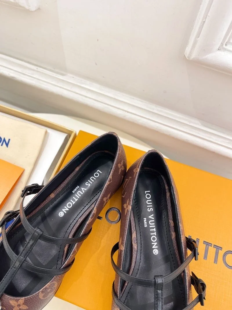NewStyle Louis Vuitton Flat Shoes 31285